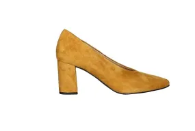 Closed-toe Mustard Heel Chunky Pump