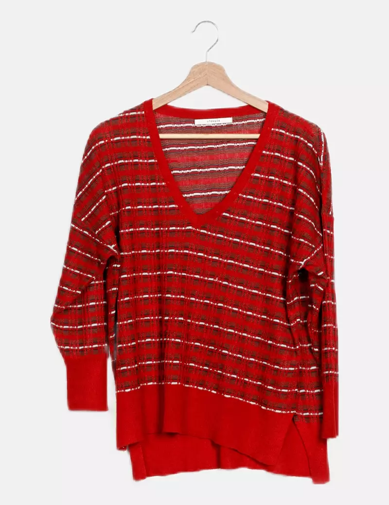 Red fine knit jersey top by Uterqüe.